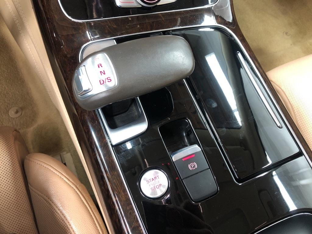 28158-audi-a8-2017-4hl54a