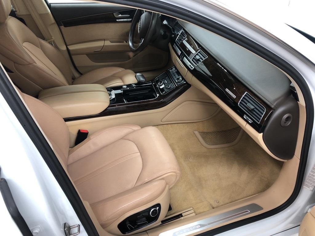 28166-audi-a8-2017-4hl54a