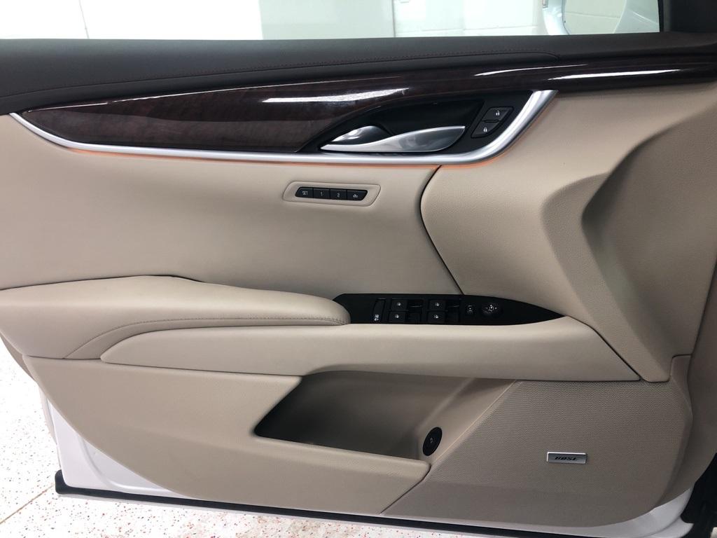28189-cadillac-xts-2017-6gd69