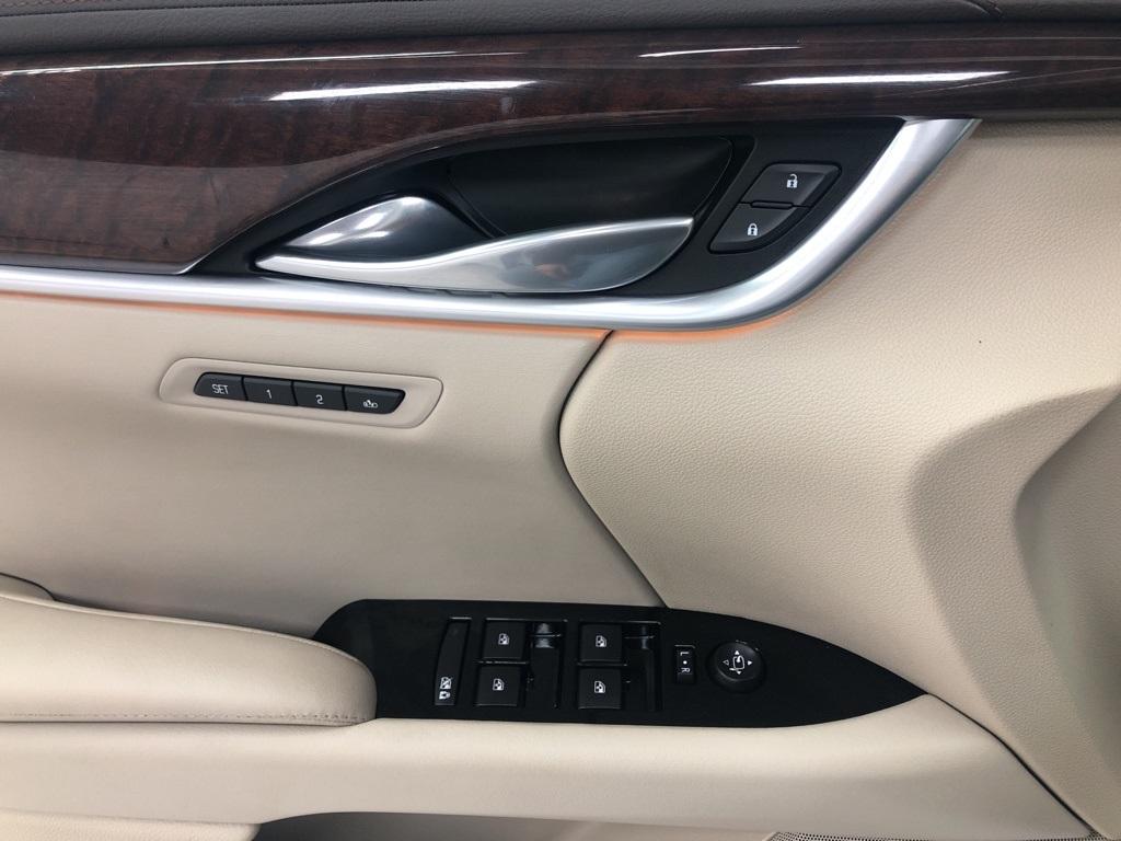 28190-cadillac-xts-2017-6gd69