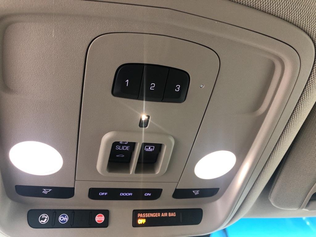 28204-cadillac-xts-2017-6gd69