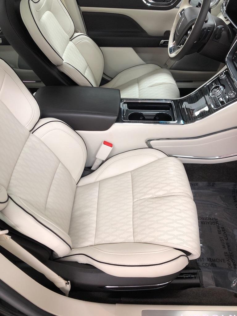28274-lincoln-continental-2017-l9b