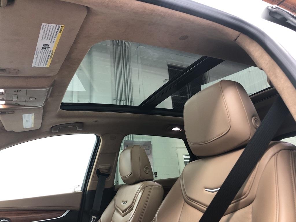 28500-cadillac-xt5-2017-6nk26