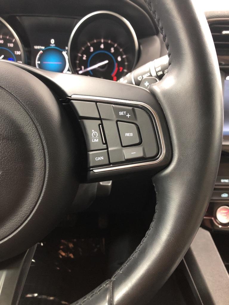 28566-jaguar-f-pace-2017-7315