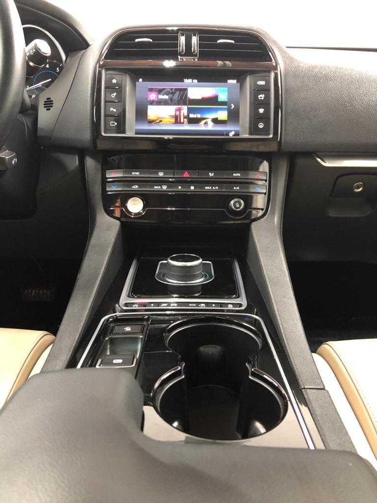 28570-jaguar-f-pace-2017-7315