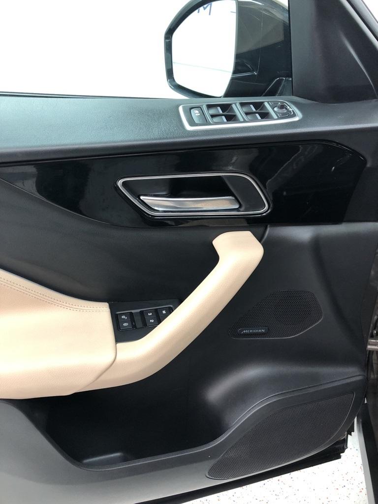 28582-jaguar-f-pace-2017-7315