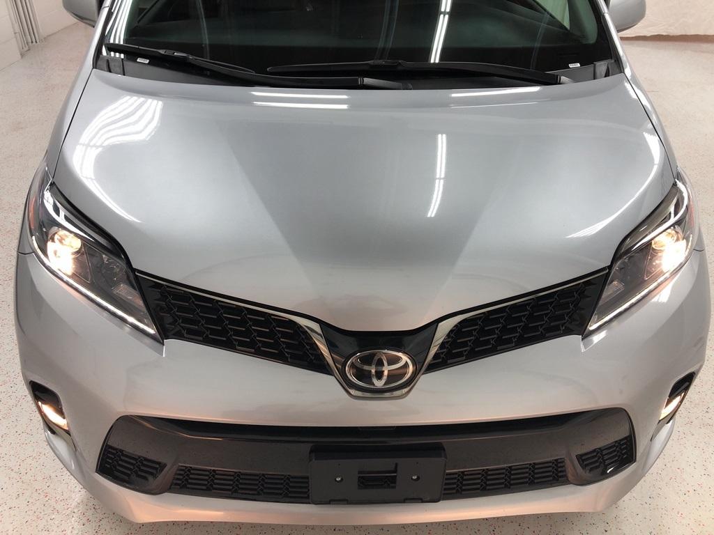 28915-toyota-sienna-2018-5328