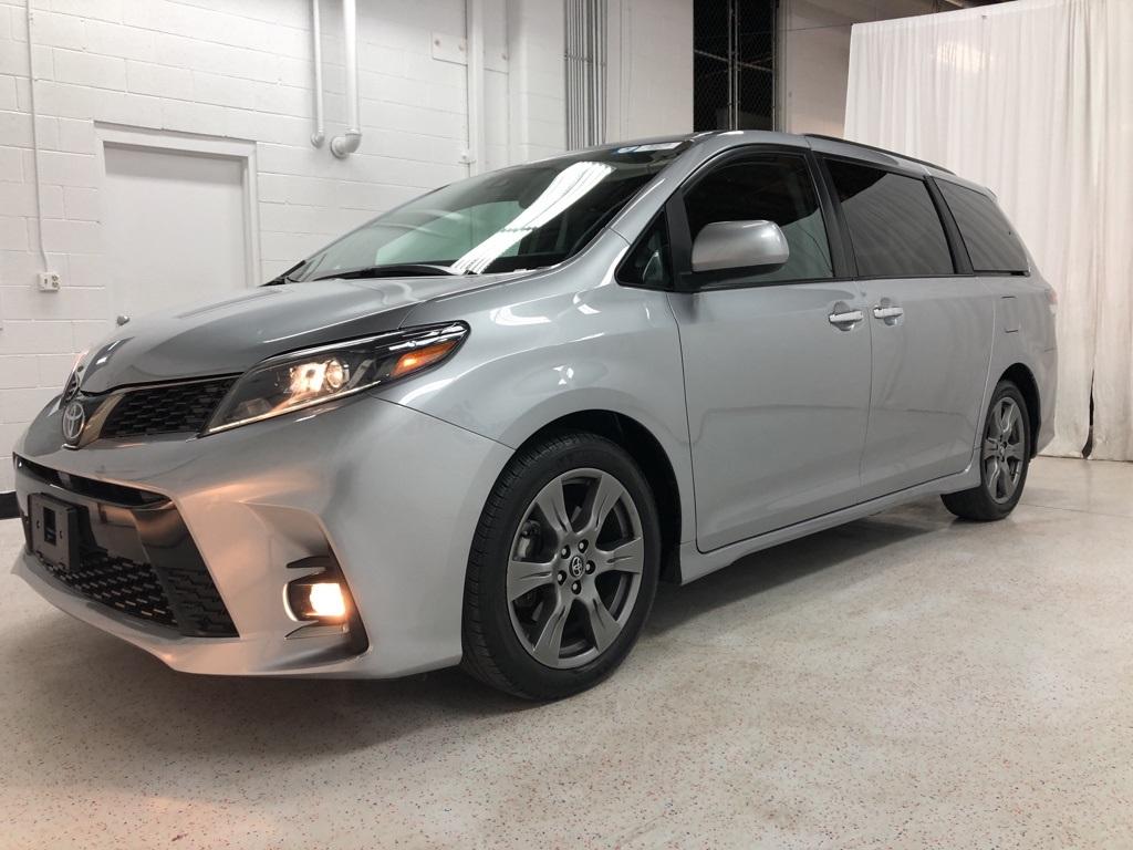 28917-toyota-sienna-2018-5328