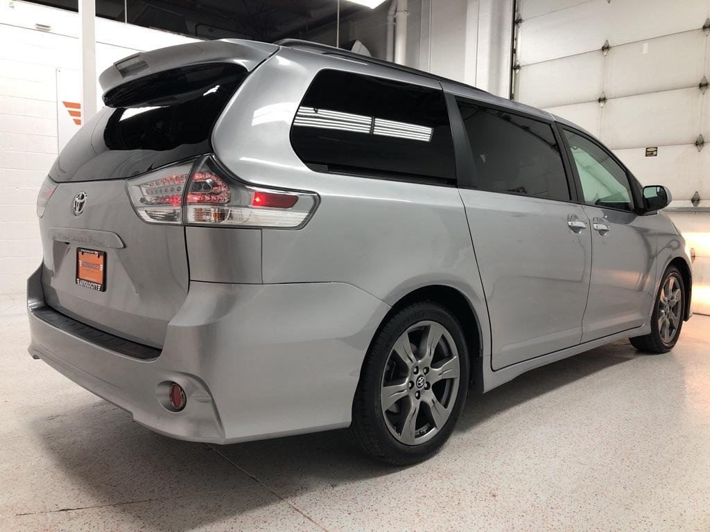 28923-toyota-sienna-2018-5328