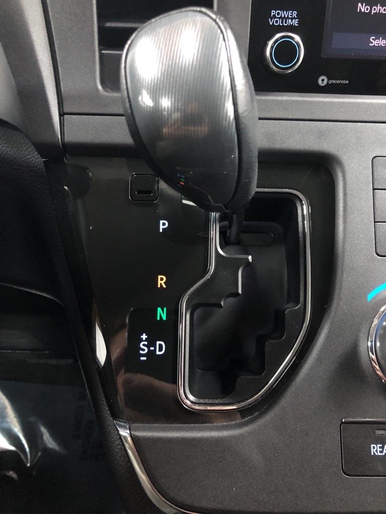 28932-toyota-sienna-2018-5328