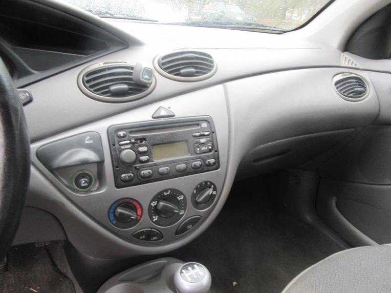 29233-2498-ford-focus-2000