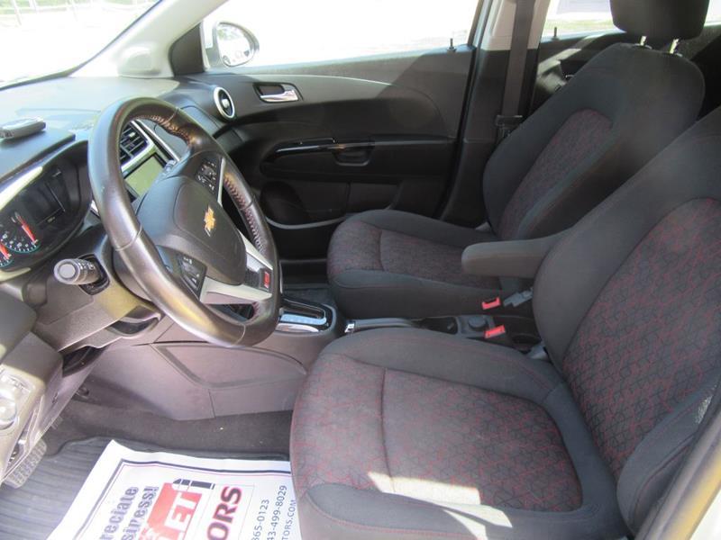 29392-2510-chevrolet-sonic-2017