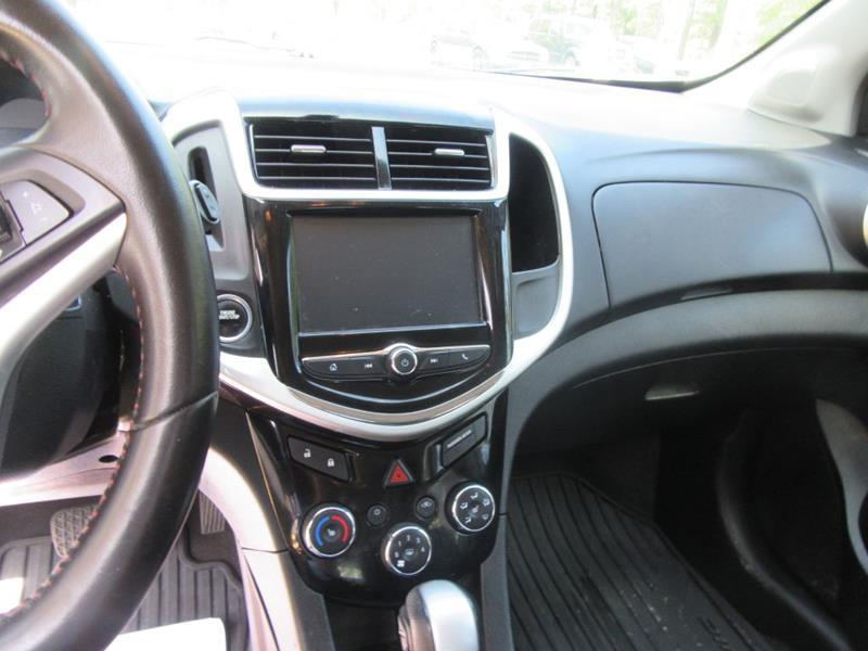 29398-2510-chevrolet-sonic-2017