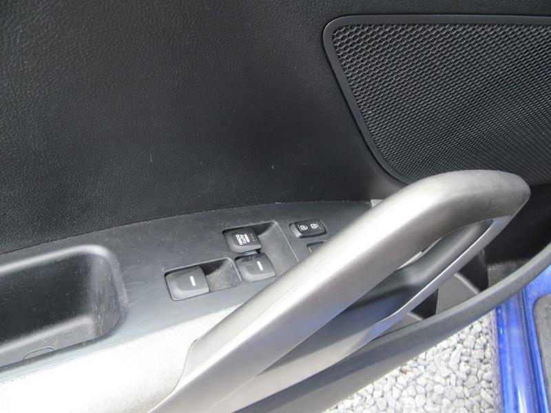 29715-2532-hyundai-veloster-2012