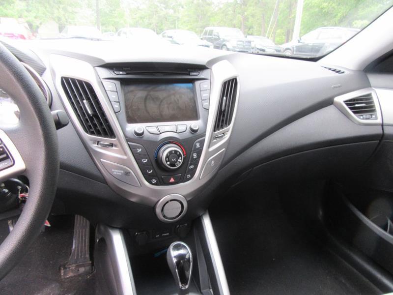 29717-2532-hyundai-veloster-2012