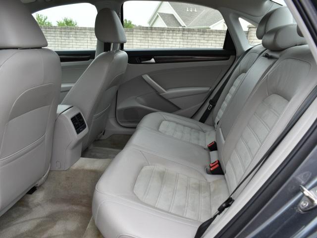 2979-volkswagen-passat-2015-a3278m