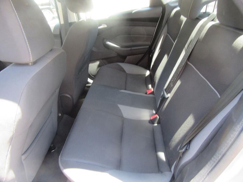 29817-2539-ford-focus-2013