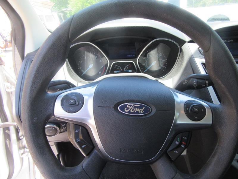 29819-2539-ford-focus-2013