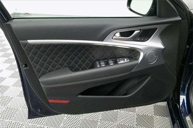 31577-genesis-g70-2020-r0412rt5