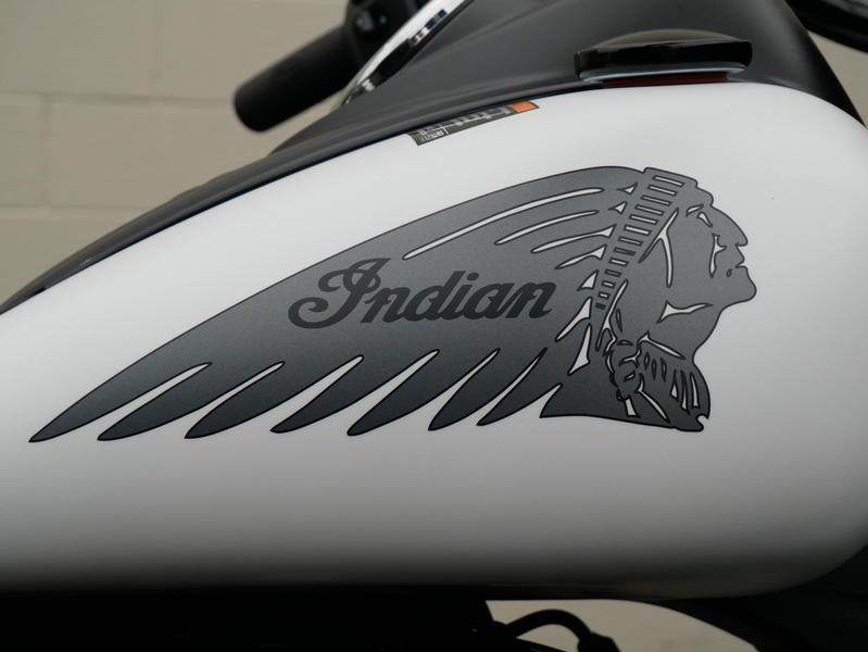 316-indianmotorcycle-springfielddarkhorsewhitesmoke-2019-6508668