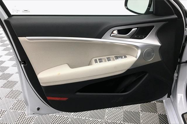 31600-genesis-g70-2020-r0442rt5