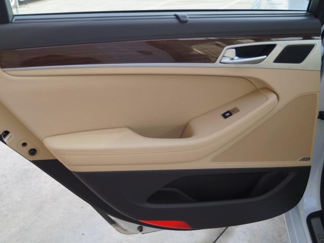 3297-hyundai-genesis-2015-b1402a65