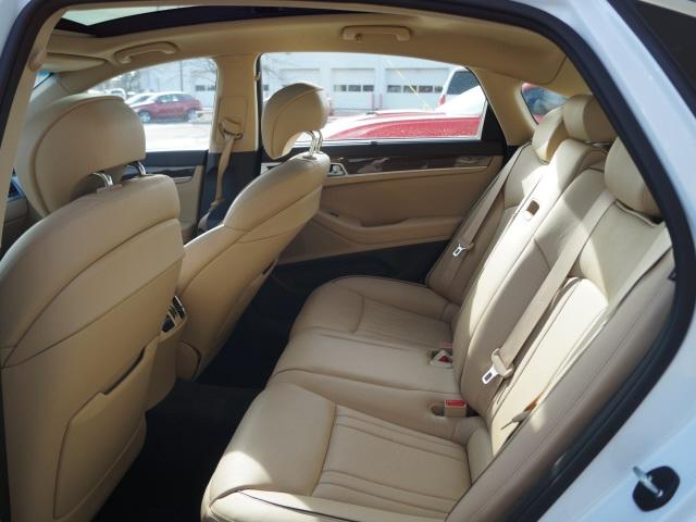 3298-hyundai-genesis-2015-b1402a65