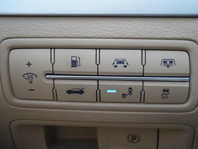 3304-hyundai-genesis-2015-b1402a65