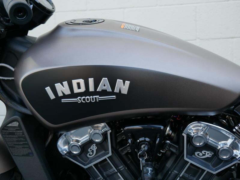 339-indianmotorcycle-scoutbobberabsbronzesmoke-2019-6560601