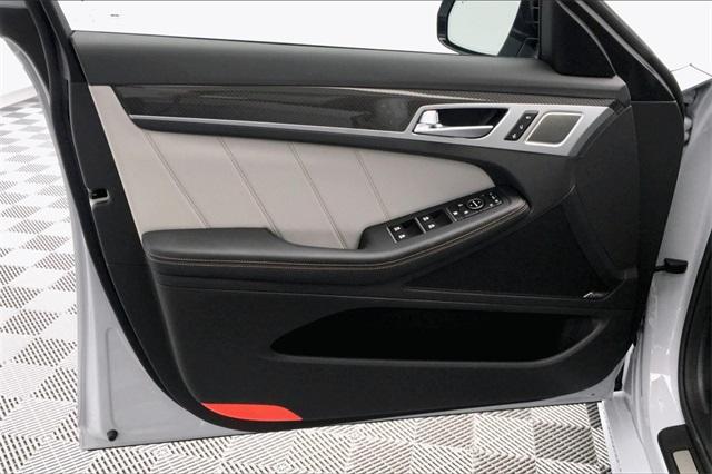 34850-genesis-g80-2019-s0432r65