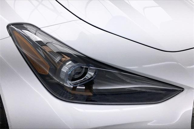 35608-genesis-g70-2019-r0412r45