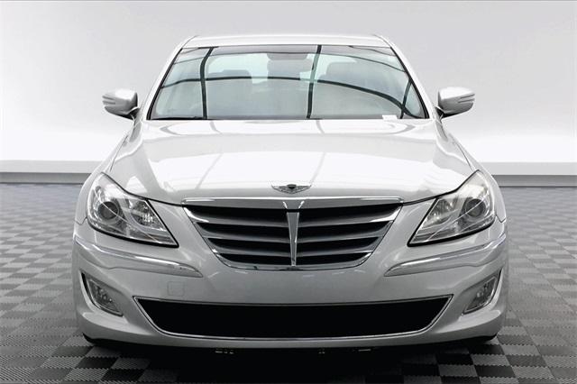 36098-hyundai-genesis-2013-p