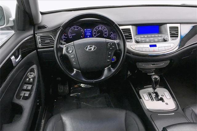 36100-hyundai-genesis-2013-p