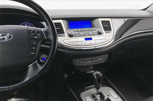 36101-hyundai-genesis-2013-p
