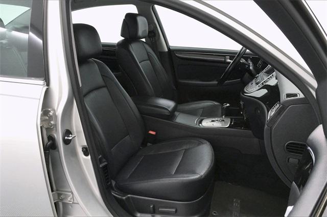 36102-hyundai-genesis-2013-p