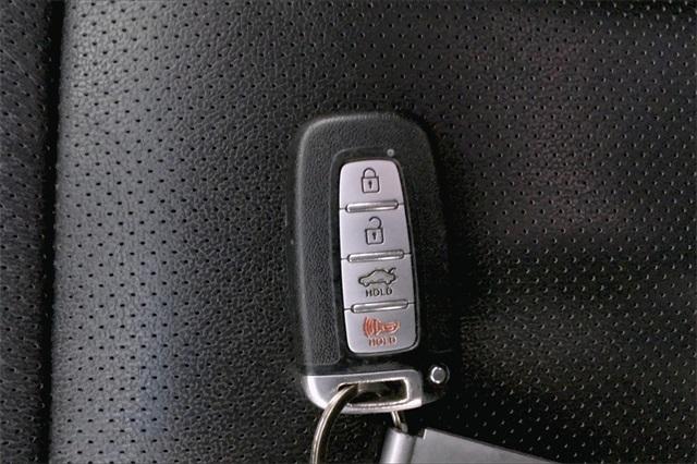 36107-hyundai-genesis-2013-p