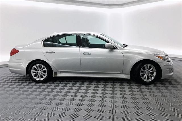 36109-hyundai-genesis-2013-p