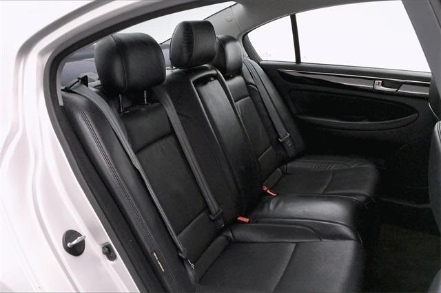 36110-hyundai-genesis-2013-p