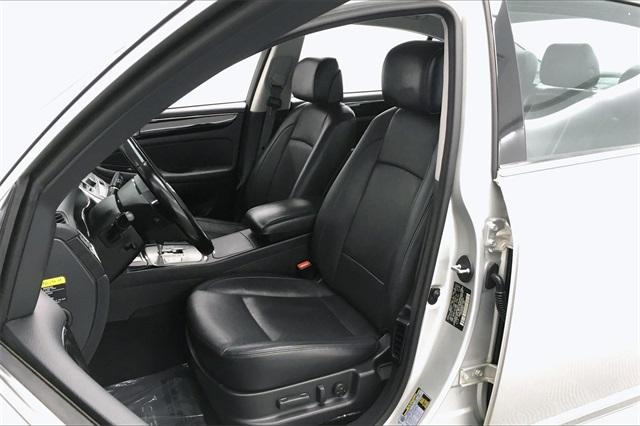 36111-hyundai-genesis-2013-p