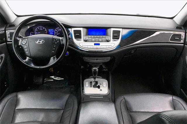 36113-hyundai-genesis-2013-p