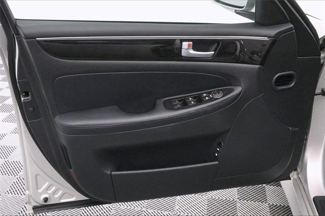 36120-hyundai-genesis-2013-p