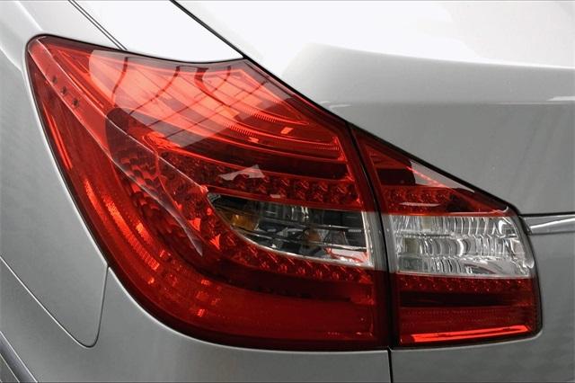 36122-hyundai-genesis-2013-p