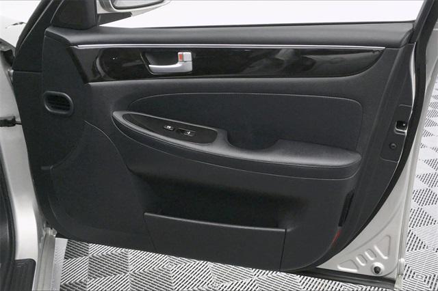 36125-hyundai-genesis-2013-p