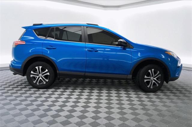 36505-toyota-rav4-2017-t
