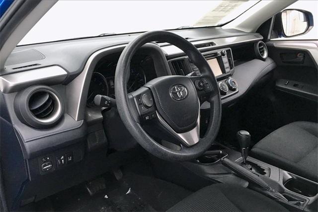 36513-toyota-rav4-2017-t