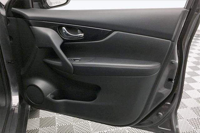 36659-nissan-rogue-2018-t