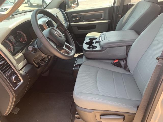37633-ram-1500classic4wd-2019-4wd