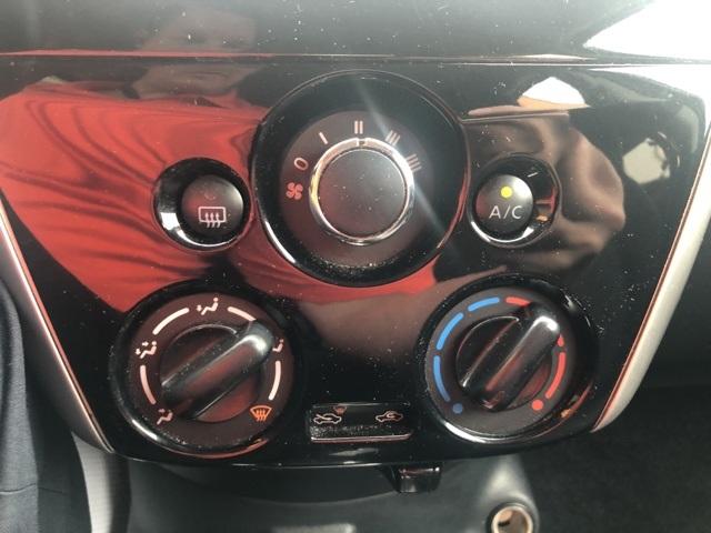 37667-nissan-versa-2018-fwd