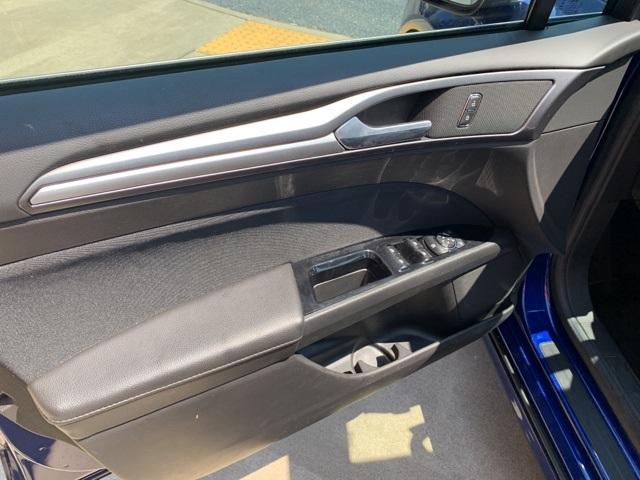 37776-ford-fusion-2016-fwd