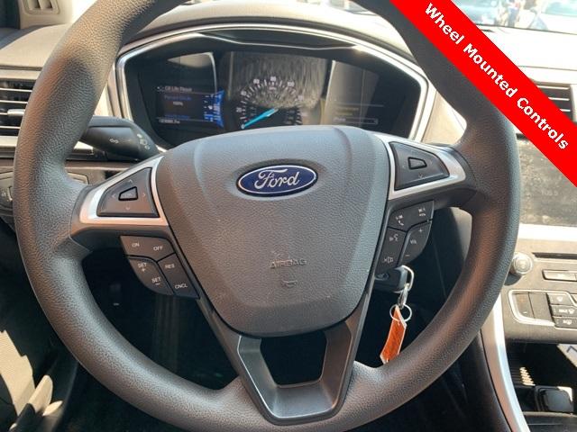 37778-ford-fusion-2016-fwd